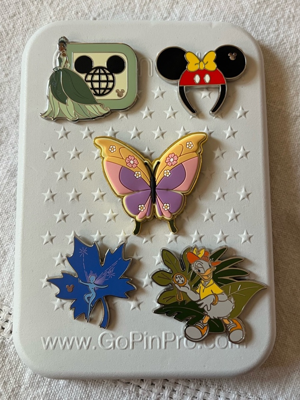 Disney Pin Trading Starter Set Pinfolio Mini Board Included